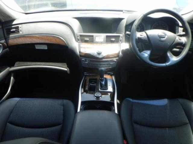 NISSAN FUGA 2010