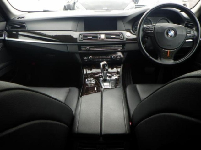 BMW 5 SERIES 2011