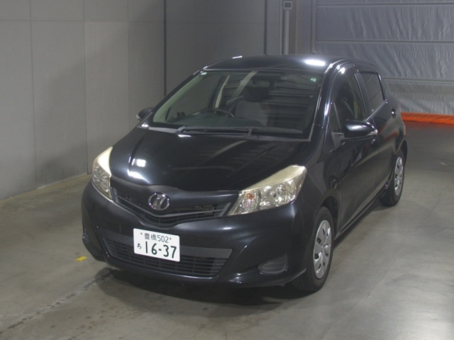 TOYOTA VITZ 2013