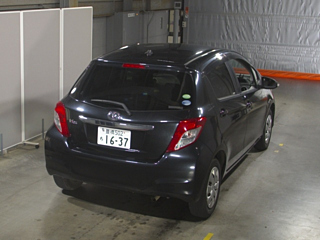 TOYOTA VITZ 2013