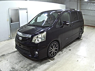 TOYOTA NOAH 2010