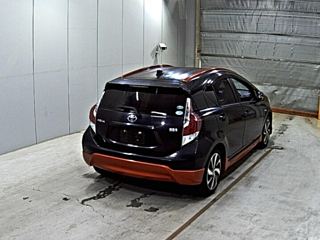 TOYOTA AQUA 2015