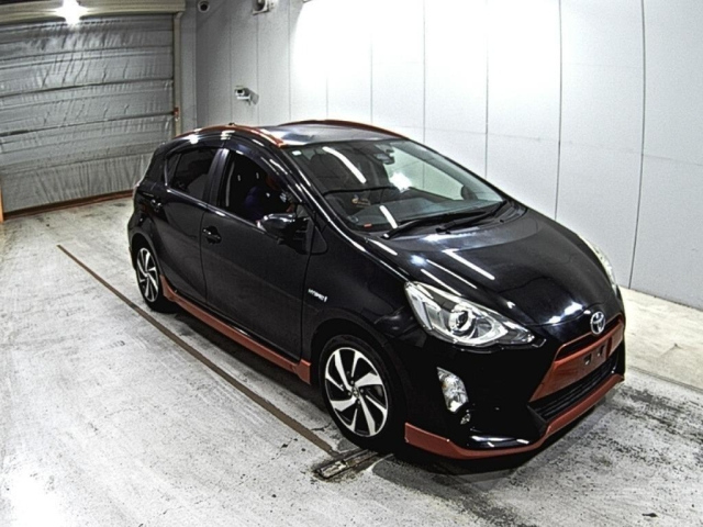TOYOTA AQUA 2015