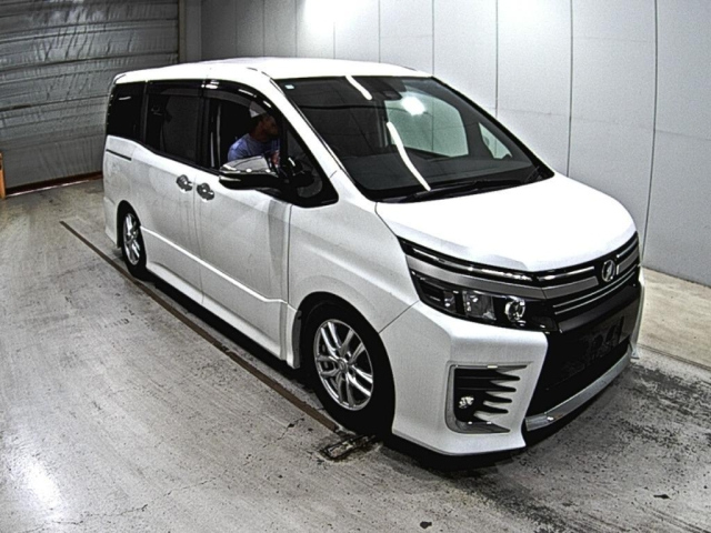 TOYOTA VOXY 2016