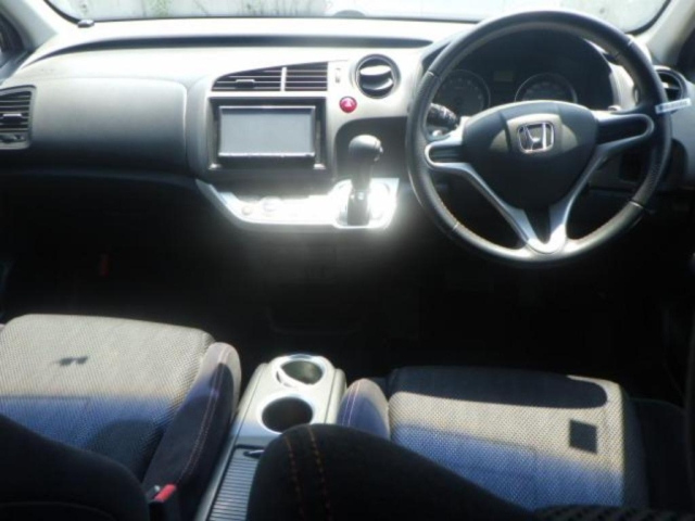 HONDA STREAM 2010