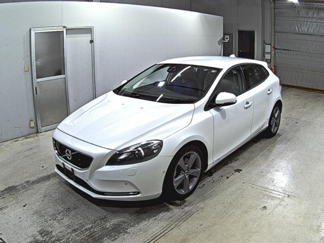 VOLVO V40 2014
