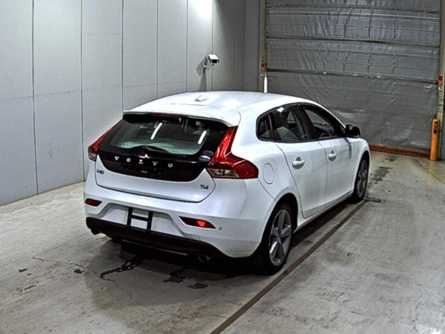 VOLVO V40 2014