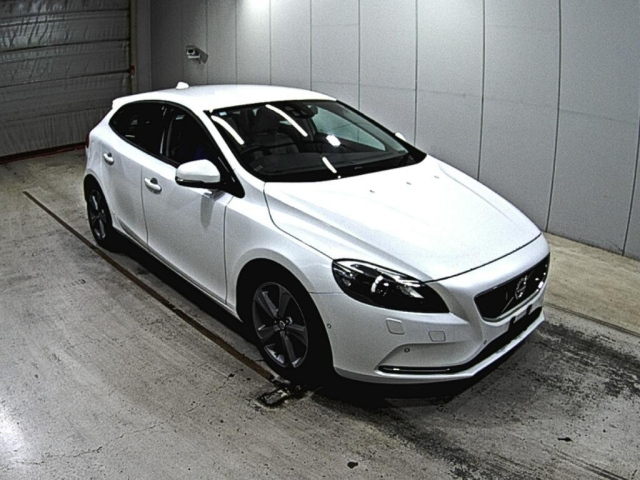 VOLVO V40 2014