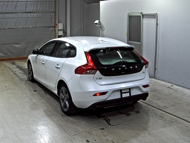 VOLVO V40 2014