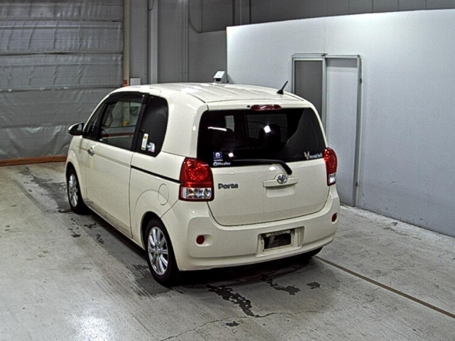 TOYOTA PORTE 2014