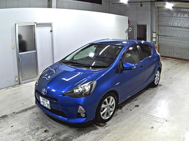 TOYOTA AQUA 2013