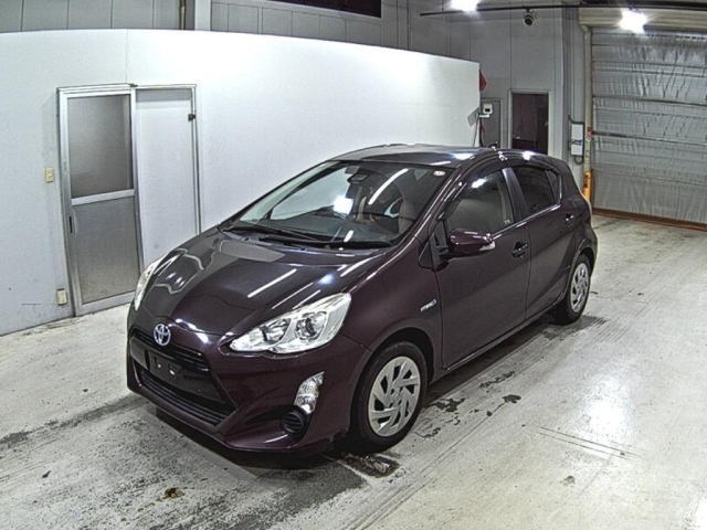 TOYOTA AQUA 2016