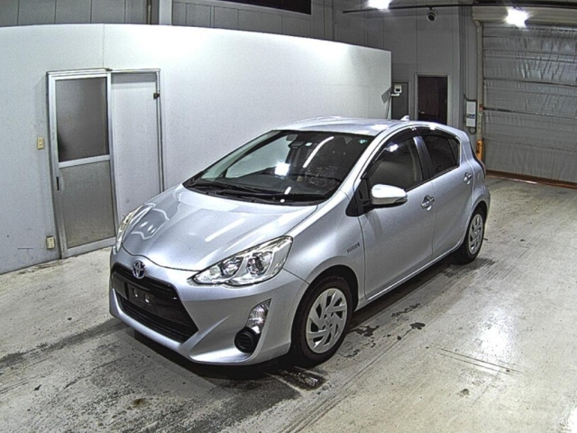 TOYOTA AQUA 2016