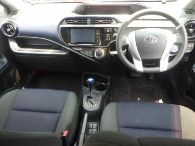 TOYOTA AQUA 2016