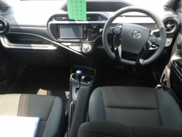 TOYOTA AQUA 2016