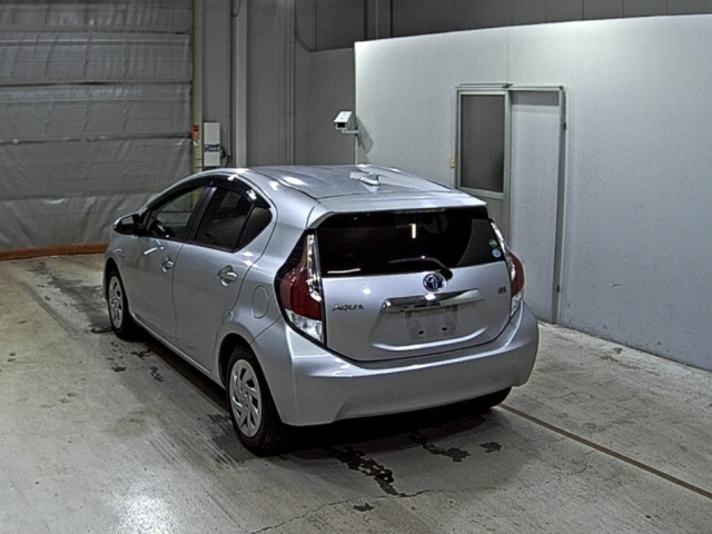 TOYOTA AQUA 2016