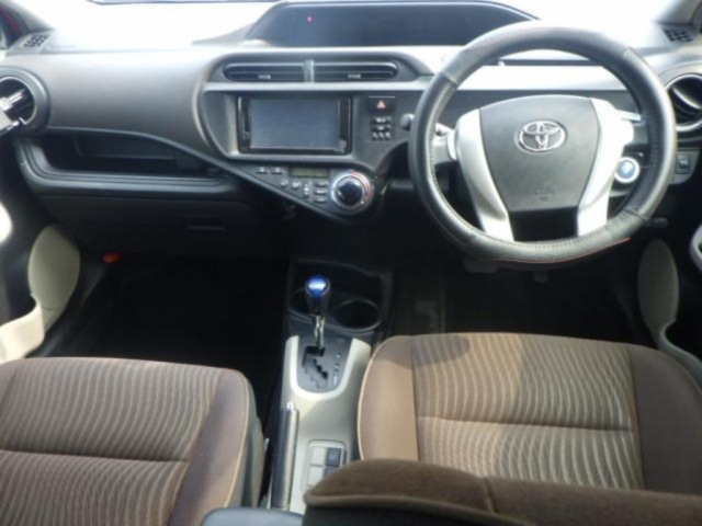 TOYOTA AQUA 2012