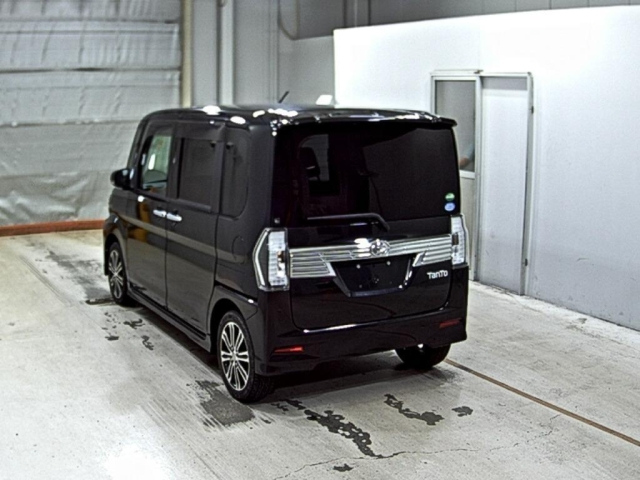 DAIHATSU TANTO 2018