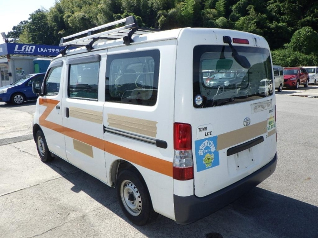 TOYOTA TOWN ACE VAN 2011
