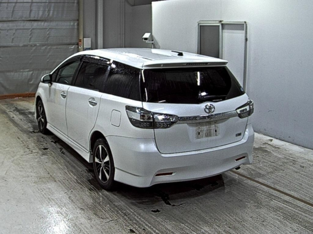 TOYOTA WISH 2015