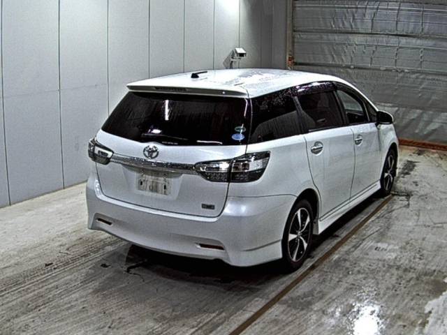 TOYOTA WISH 2015