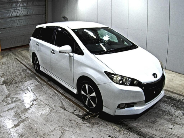 TOYOTA WISH 2015