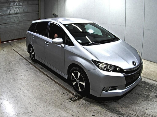 TOYOTA WISH 2014