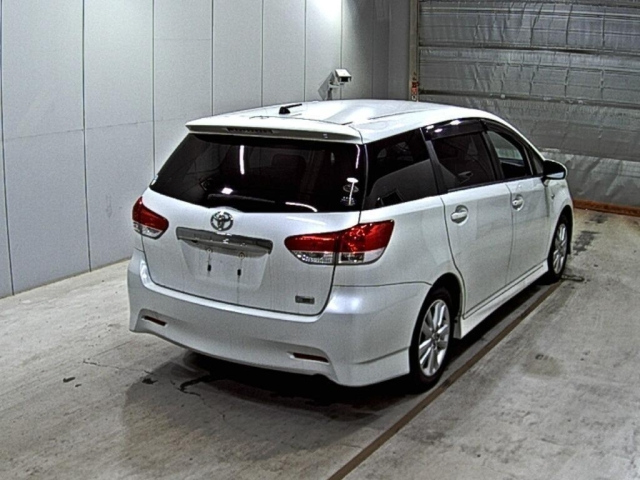 TOYOTA WISH 2010