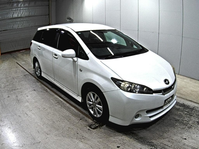 TOYOTA WISH 2010