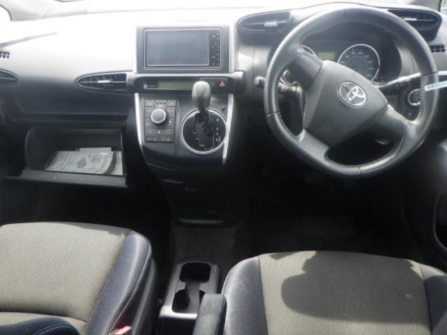 TOYOTA WISH 2010