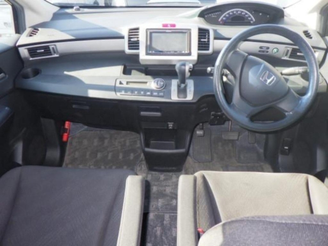 HONDA FREED 2013