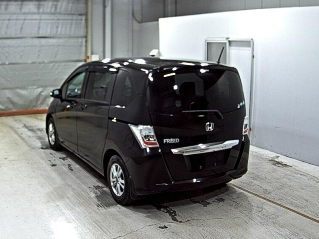 HONDA FREED 2013