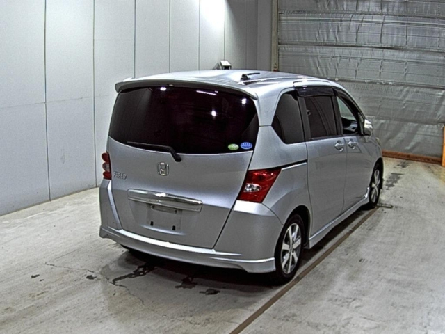HONDA FREED 2010