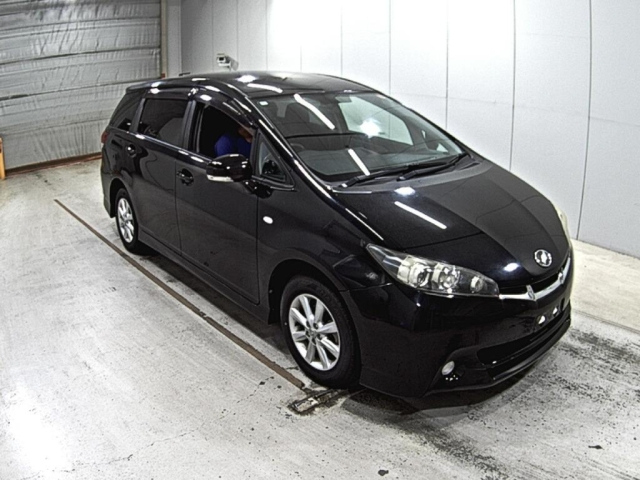 TOYOTA WISH 2010