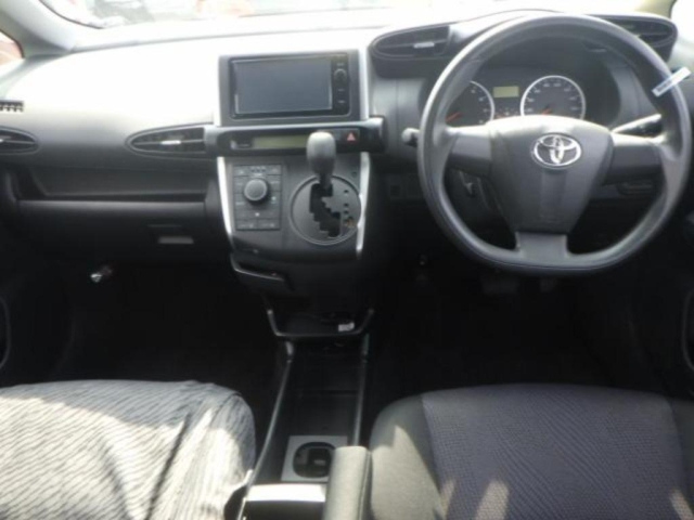TOYOTA WISH 2016