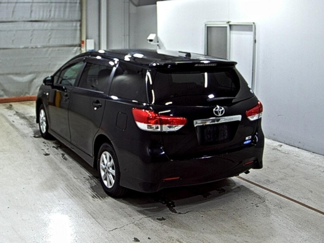 TOYOTA WISH 2010