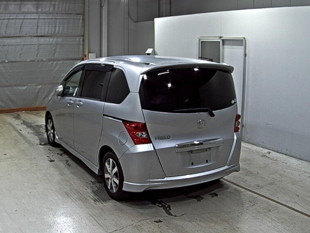 HONDA FREED 2010