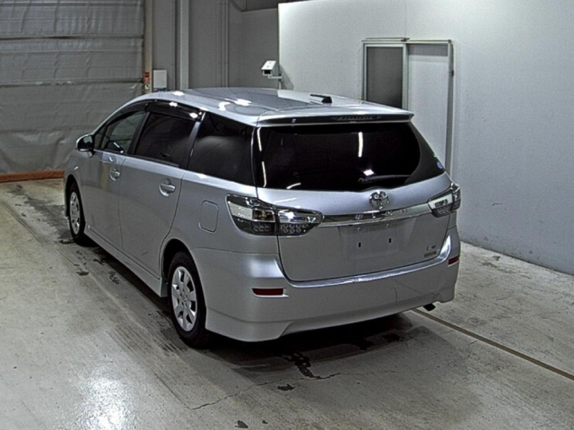 TOYOTA WISH 2016