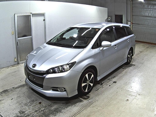 TOYOTA WISH 2013