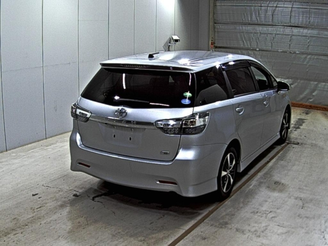 TOYOTA WISH 2013