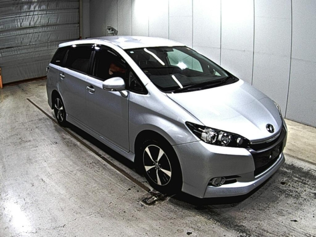 TOYOTA WISH 2013