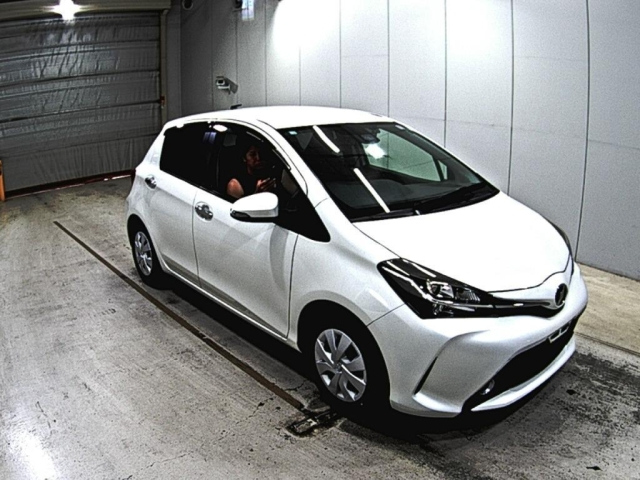 TOYOTA VITZ 2016