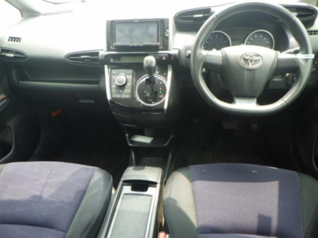 TOYOTA WISH 2012