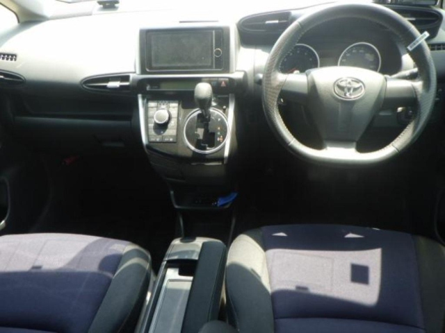 TOYOTA WISH 2013