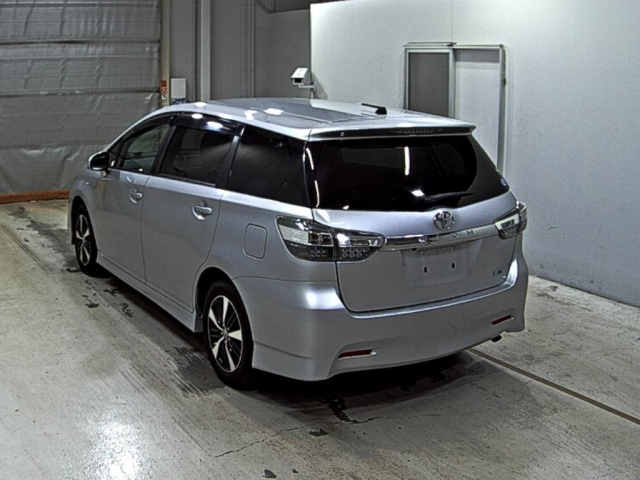 TOYOTA WISH 2013