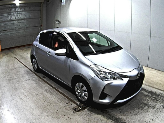 TOYOTA VITZ 2018