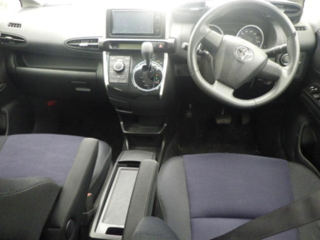 TOYOTA WISH 2016