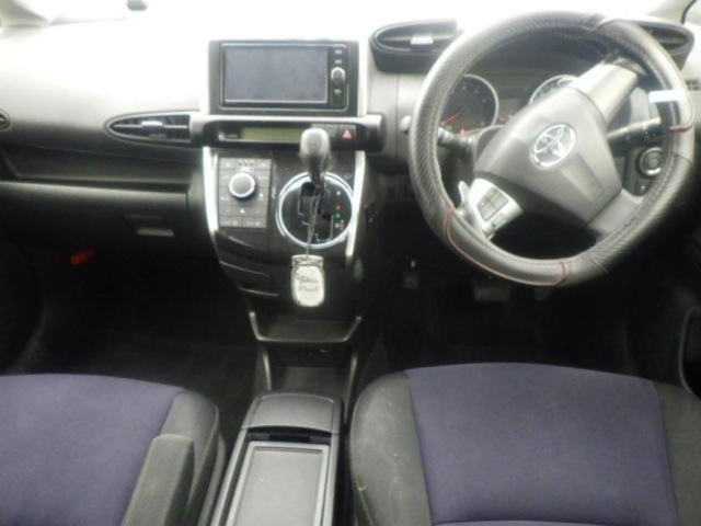 TOYOTA WISH 2017