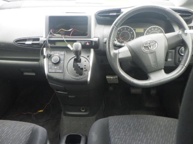 TOYOTA WISH 2012