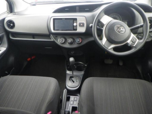 TOYOTA VITZ 2016